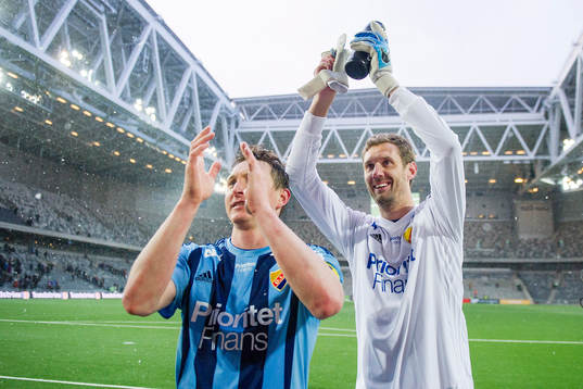 Djurgårdens Kim Källström och målvakt Andreas Isaksson