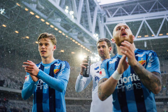 Djurgårdens Felix Beijmo  , målvakt Andreas Isaksson och