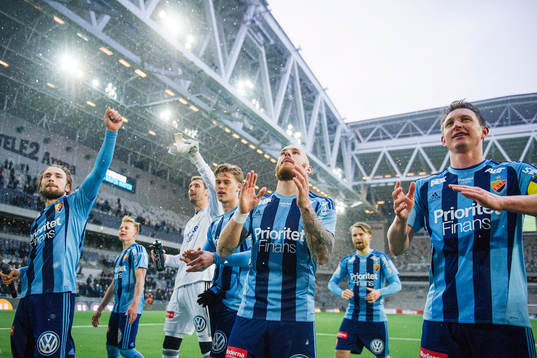 Djurgårdens Kevin Walker, målvakt Andreas Isaksson, Felix