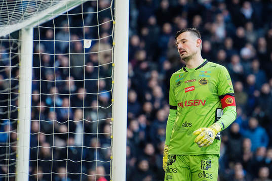 Elfsborgs målvakt Kevin Stuhr Ellegaard deppar