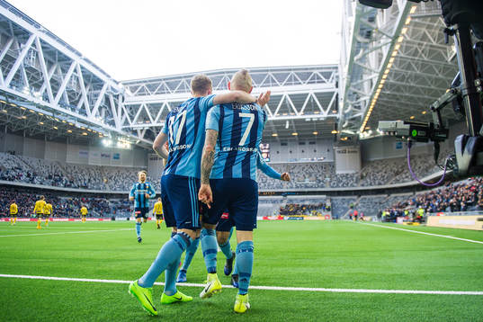 Djurgårdens Gustav Engvall och Magnus Eriksson jublar