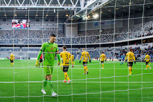 Elfsborgs målvakt Kevin Stuhr Ellegaard deppar
