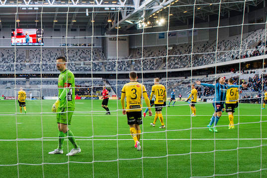 Elfsborgs målvakt Kevin Stuhr Ellegaard deppar medan