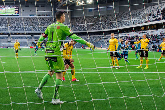 Djurgårdens Magnus Eriksson gör 3-0 och jublar med Gustav
