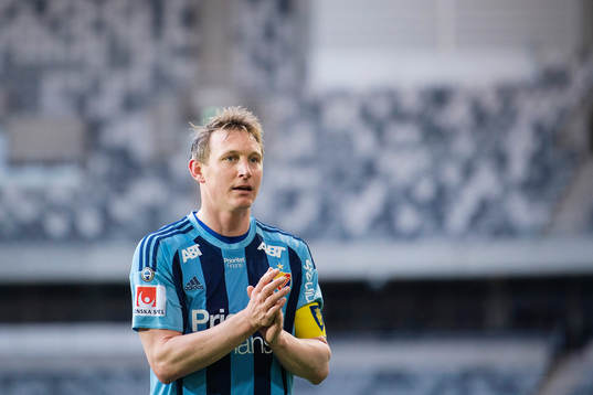 Djurgårdens Kim Källström tackar publiken