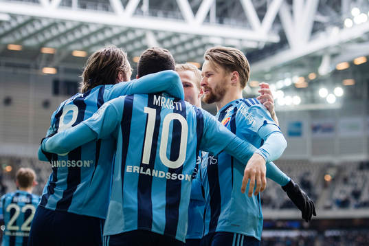 Djurgårdens Kerim Mrabti  gör 2-0 och jublar med Jacob