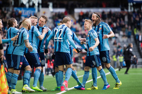 Djurgårdens Gustav Engvall gör 1-0 och jublar med Kim