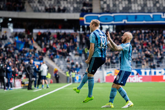 Djurgårdens Gustav Engvall gör 1-0 och jublar med Magnus