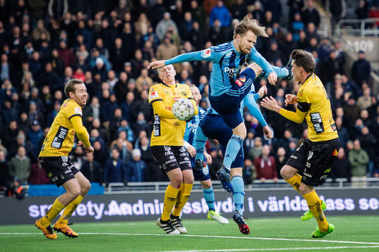 Djurgårdens Jacob Une Larsson mot Elfsborgs Anders Randrup