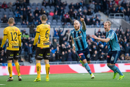 Djurgårdens Magnus Eriksson gör 3-0 och jublar med Gustav