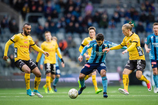 Elfsborgs Issam Jebali och Jesper Karlsson utmanar