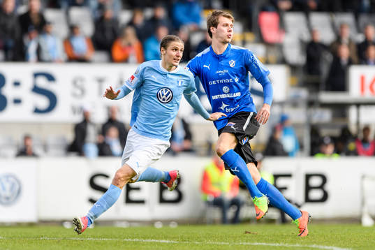 Malmö FFs Pawel Cibicki och Halmstads Alexander Berntsson
