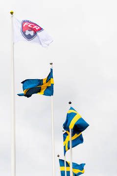 FC Rosengårds flagga och svenska flaggor