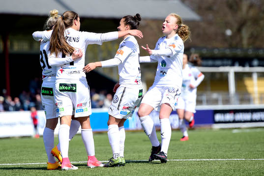 Rosengårds Lieke Martens jublar med lagkamrater