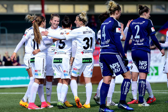 Rosengårds Lieke Martens jublar med lagkamrater