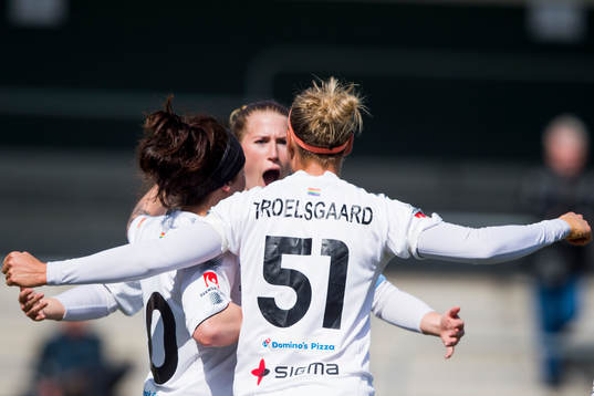 Rosengårds Sanne Troelsgaard Nielsen kramas om