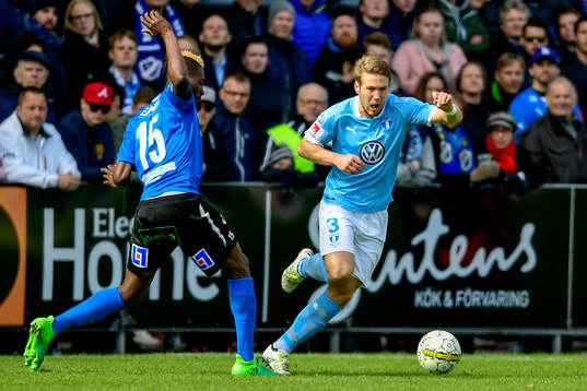 Halmstads Aboubakar Keita och Malmö FFs Anton Tinnerholm