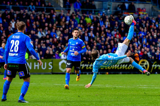 Malmö FFs Pawel Cibicki cykelsparkar in 0-2