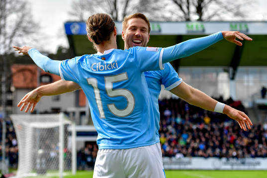 Malmö FFs Anton Tinnerholm och Pawel Cibicki jublar