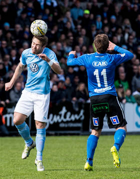 Malmö FFs Anton Tinnerholm och Halmstads Fredrik Olsson