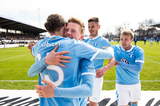 Malmö FFs Anders Christiansen kramar om Pawel Cibicki som