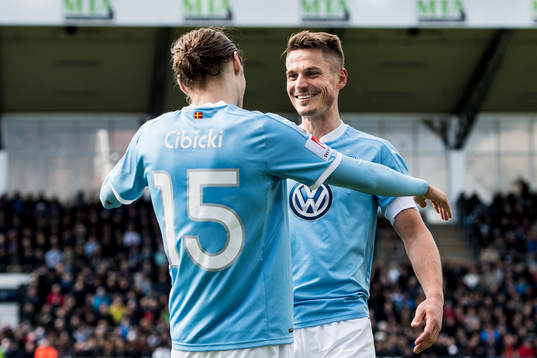 Malmö FFs Pawel Cibicki jublar med Markus Rosenberg