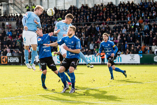 Malmö FFs Oscar Lewicki och Markus Rosenberg mot Halmstads
