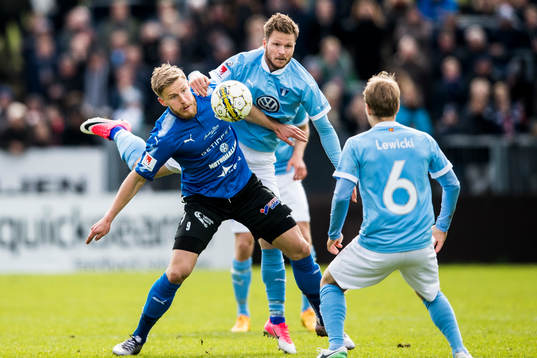 Malmö FFs Lasse Nielsen och Halmstads Alexander Ruud Tveter