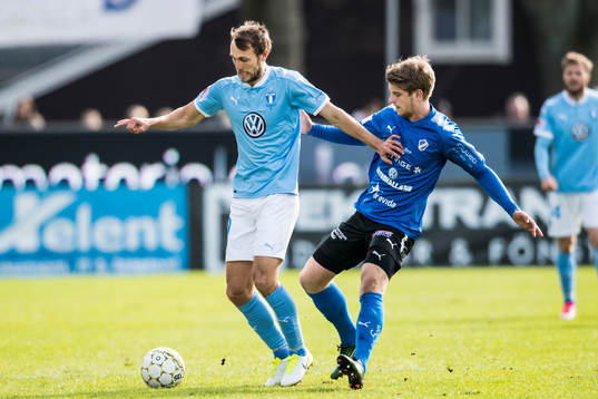 Malmö FFs Magnus Wolff Eikrem och Halmstads Marcus Mathisen
