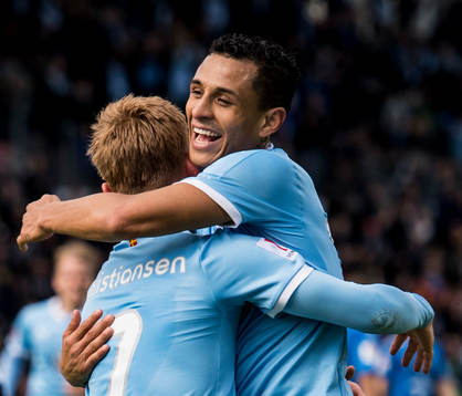 Malmö FFs Yoshimar Yotún jublar med Anders Christiansen