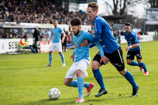 Malmö FFs Erdal Rakip och Halmstads Andreas Bengtsson