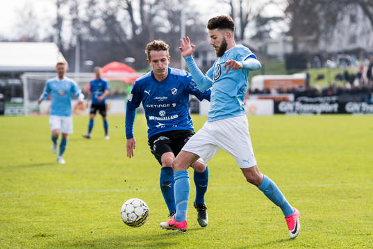 Malmö FFs Erdal Rakip och Halmstads Andreas Bengtsson