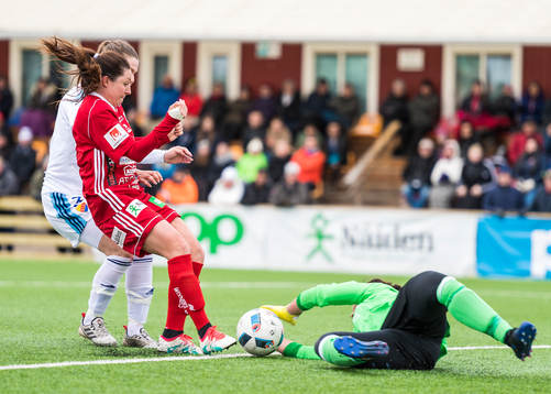 Djurgårdens målvakt Gudbjörg Gunnarsdottir räddar