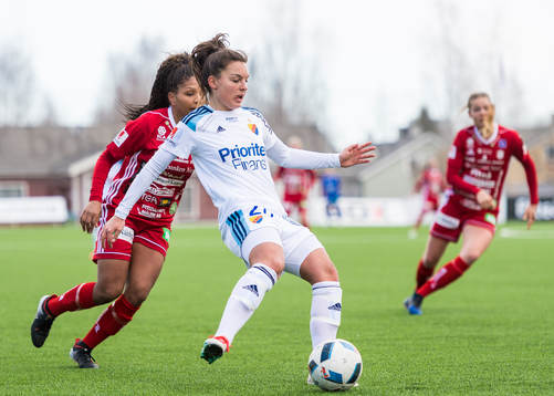 Djurgårdens Johanna Rytting Kaneryd med bollen