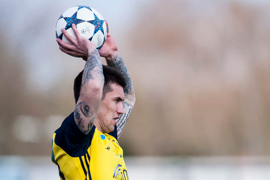 Ängelholms Nemanja Gojacanin gör inkast