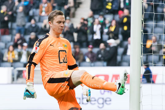 Hammarbys målvakt Ögmundur Kristinsson regerar