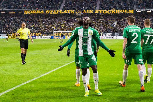 Hammarbys Pa Amat Dibba jublar eftert att ha gjort 1-2 för