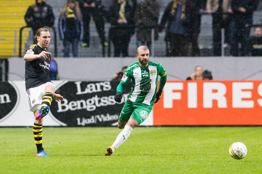 s Nils-Eric Johansson och Hammarbys Kennedy Bakircioglu