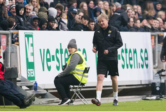 Hammarbys målvaktstränare Mikael Olsson tvingas lämna