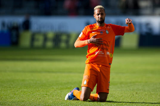 AFC Eskilstunas Ferid Ali på knä