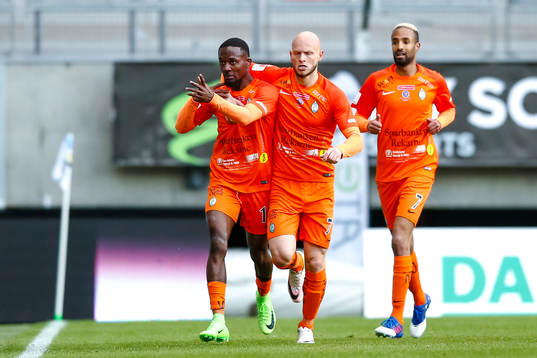 AFC Eskilstunas Buya Turay jublar
