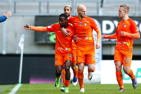 AFC Eskilstunas Buya Turay jublar