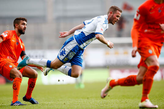 IFK Göteborgs Emil Salomonsson faller
