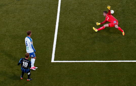 Mål 0-2 av Sirius Christer Gustafsson