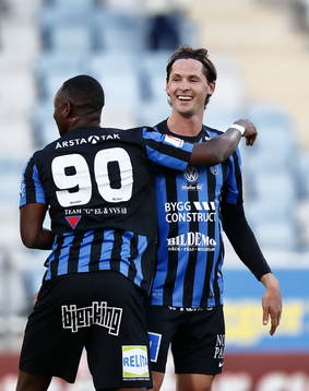 Sirius Moses Ogbu och Philip Haglund jublar
