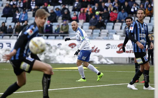 Norrköpings Daniel Sjölund missar målet