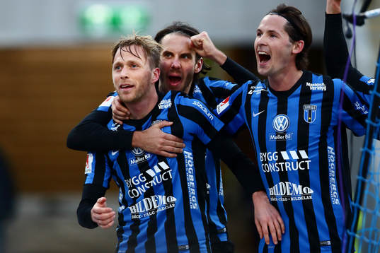 Sirius Christer Gustafsson blir omkramad