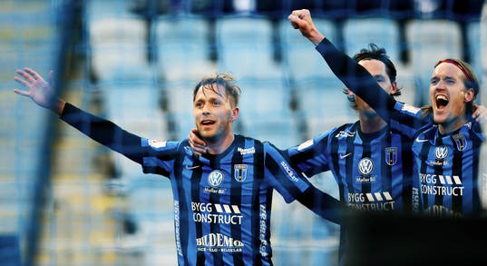 Sirius med målgörare Christer Gustafsson (t v) jublar