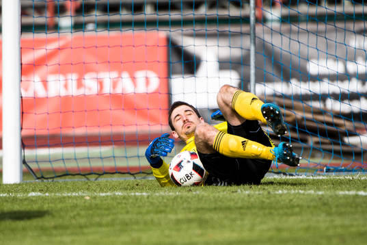 Luleås målvakt Vladimir Sudar deppar