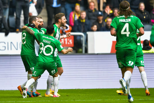 Hammarbys Arnór Smárason jublar